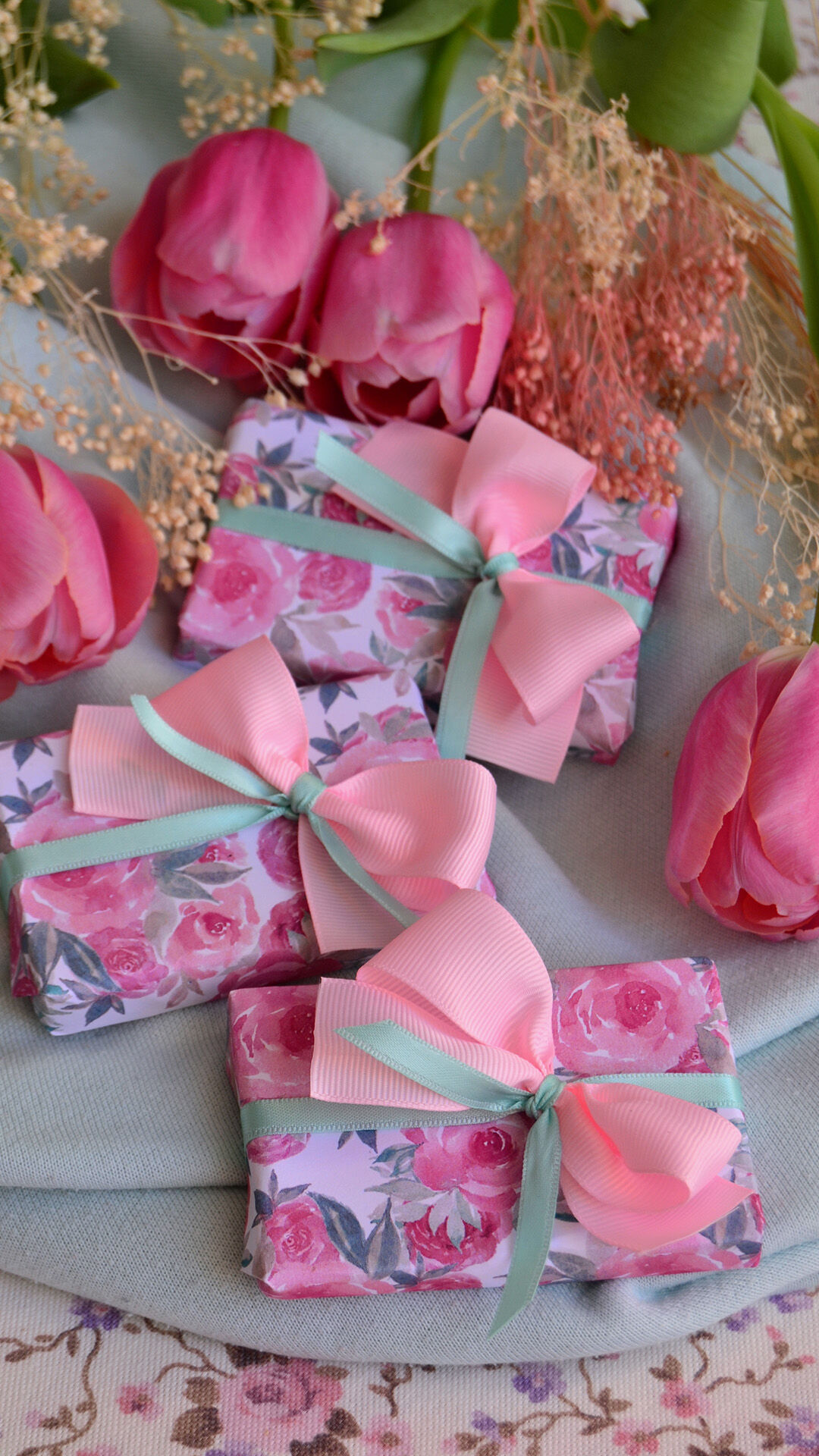 beautifull hand crafted pink bridal shower gift boxes